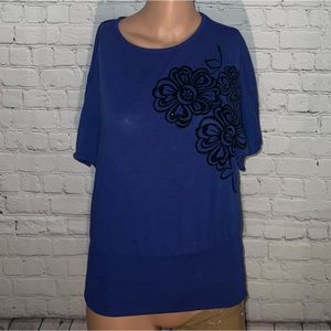 Amy Byer Dark Blue & Black Floral top size M